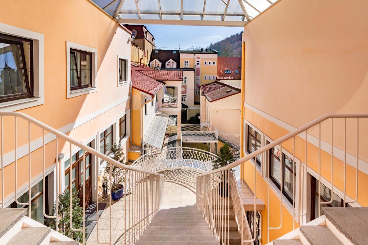Apartma La Provence 玛丽亚温泉 外观 照片